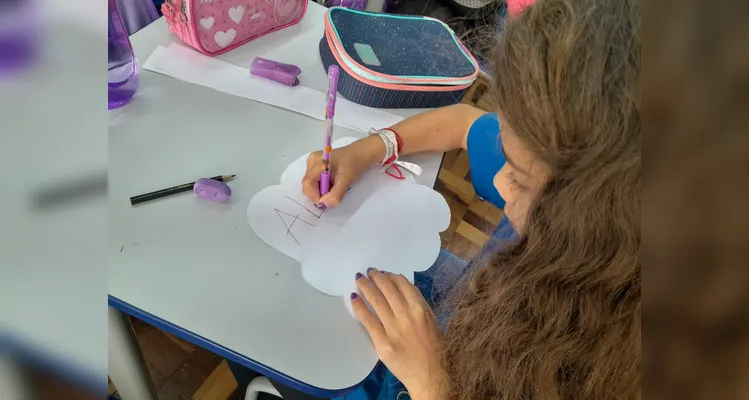 Uma das atividades realizadas pela turma envolveu uma dinâmica com elogios escritos pelos educandos para os colegas.