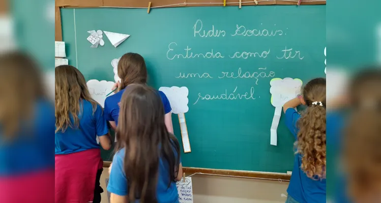 Uma das atividades realizadas pela turma envolveu uma dinâmica com elogios escritos pelos educandos para os colegas.