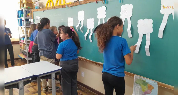 Uma das atividades realizadas pela turma envolveu uma dinâmica com elogios escritos pelos educandos para os colegas.