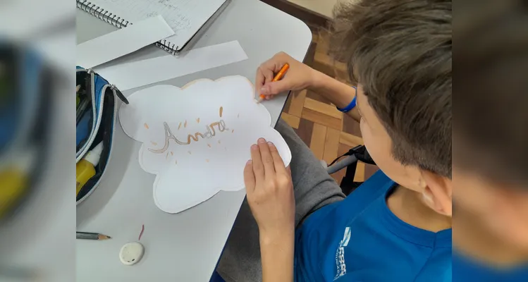 Uma das atividades realizadas pela turma envolveu uma dinâmica com elogios escritos pelos educandos para os colegas.