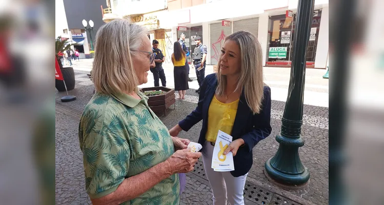 Foi feita a entrega de materiais educativos para a população.