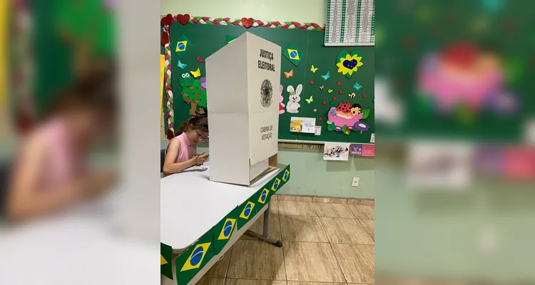 Os educandos realizaram diversos estudos e organizaram a simulação de uma eleição.