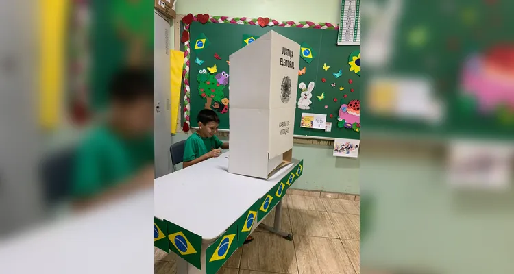 Os educandos realizaram diversos estudos e organizaram a simulação de uma eleição.