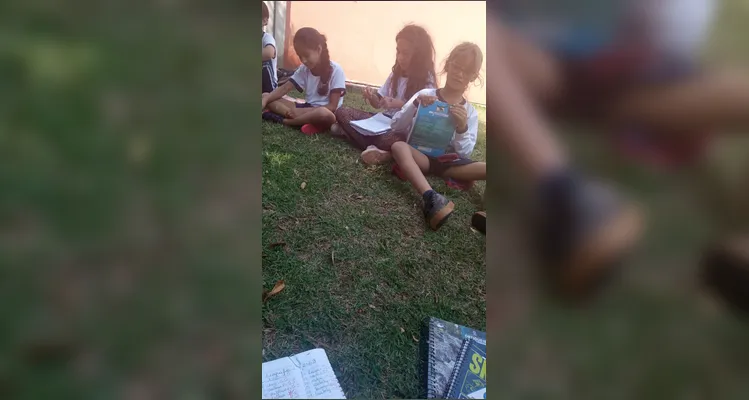 Educandos puderam desfrutar ao ar livro de suas leituras.