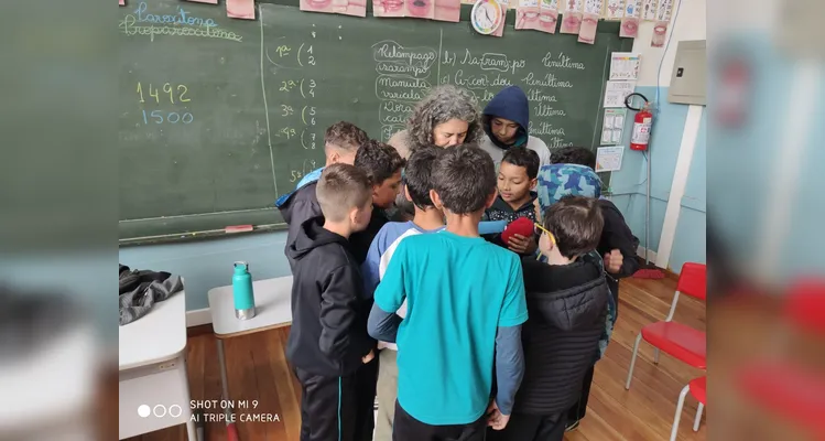 Os alunos realizaram diversas atividades, como pesquisas, uma conversa com uma convidada especial e a apresentação de todo o conteúdo aos pais e colegas da escola durante a realização de uma feira cultural.