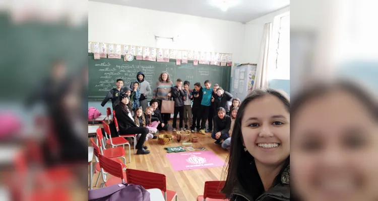 Os alunos realizaram diversas atividades, como pesquisas, uma conversa com uma convidada especial e a apresentação de todo o conteúdo aos pais e colegas da escola durante a realização de uma feira cultural.