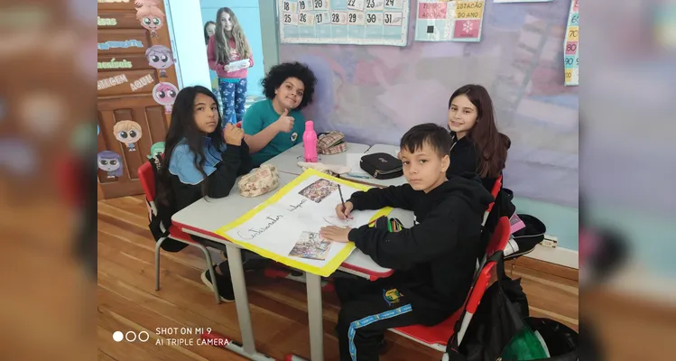 Os alunos realizaram diversas atividades, como pesquisas, uma conversa com uma convidada especial e a apresentação de todo o conteúdo aos pais e colegas da escola durante a realização de uma feira cultural.