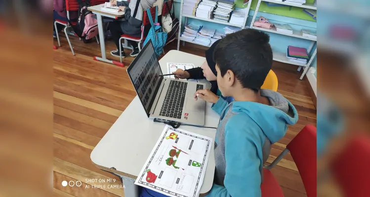 Os alunos realizaram diversas atividades, como pesquisas, uma conversa com uma convidada especial e a apresentação de todo o conteúdo aos pais e colegas da escola durante a realização de uma feira cultural.