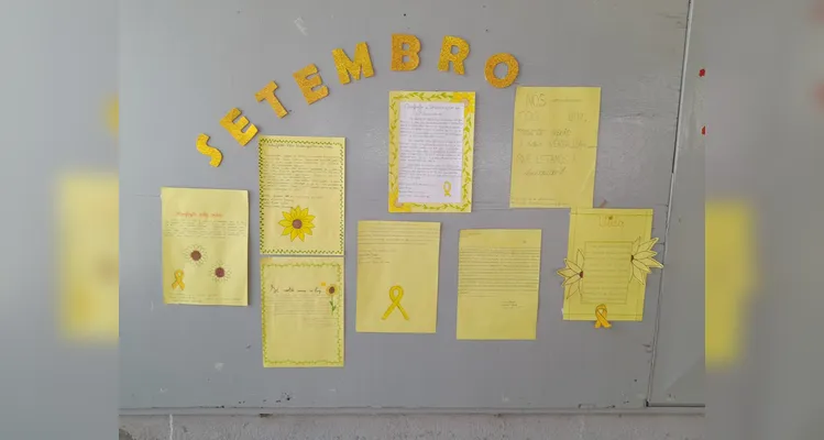 Como atividade prática, os alunos confeccionaram seus próprios manifestos sobre o Setembro Amarelo.