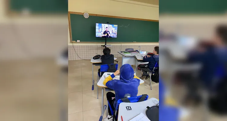 Educandos puderam ligar o 'alerta' em relação ao tema atual e importante.