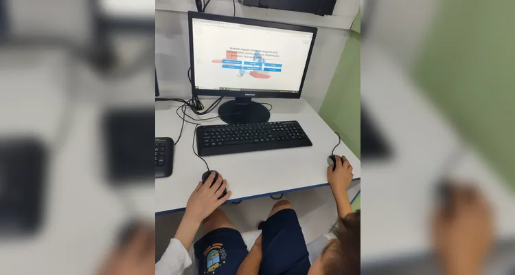 Tecnologia foi aliada dos educandos em sala de aula para trabalhar com os tópicos apresentados.