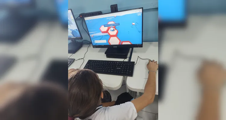 Tecnologia foi aliada dos educandos em sala de aula para trabalhar com os tópicos apresentados.