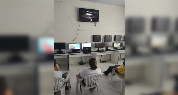 Tecnologia foi aliada dos educandos em sala de aula para trabalhar com os tópicos apresentados.