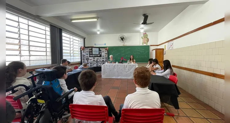 Educandos puderam vivenciar uma 'viagem no tempo' com o podcast.