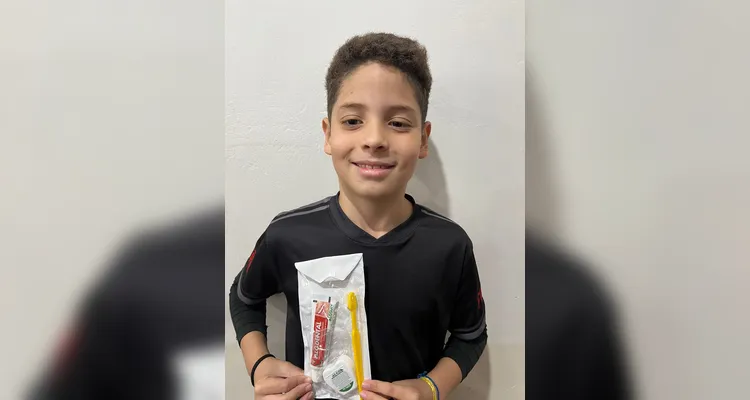 Após o acompanhamento com a dentista, todos os alunos receberam um kit para realizar os cuidados bucais necessários.