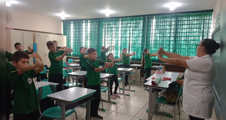 Diversidade de trabalhos contribuiu com educandos em sala de aula.