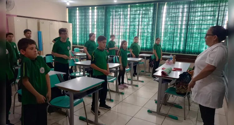 Diversidade de trabalhos contribuiu com educandos em sala de aula.