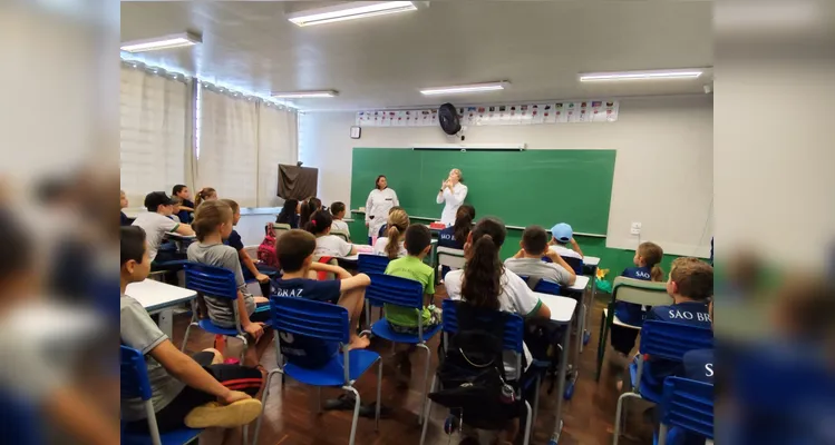 A palestra com uma dentista foi o complemento das atividades realizadas pela turma.