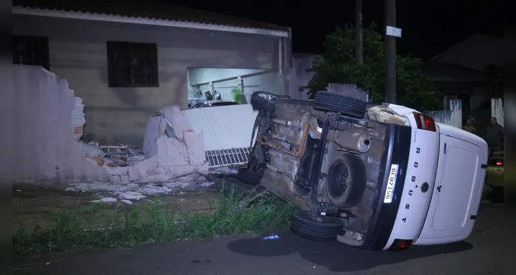 Acidente aconteceu na noite desta quarta-feira