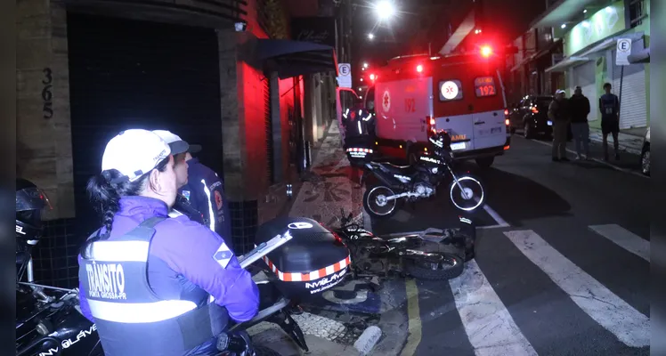 Motociclista fica ferido após acidente durante a madrugada em PG