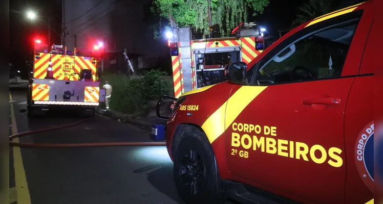 Incêndio em imóvel abandonado mobiliza Bombeiros em PG