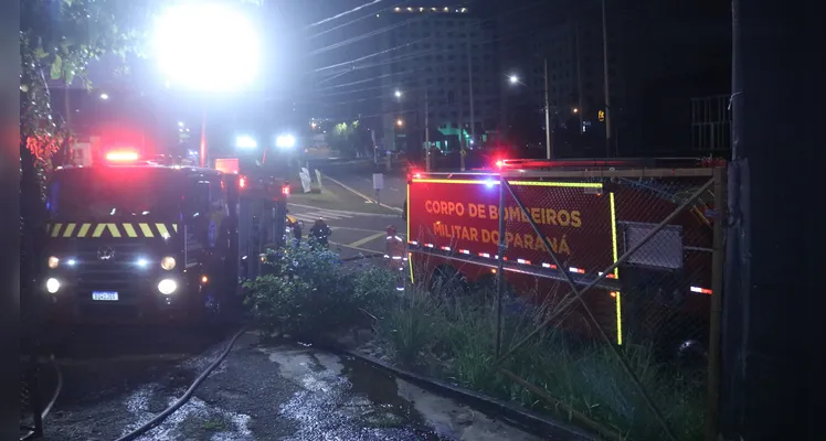 Incêndio em imóvel abandonado mobiliza Bombeiros em PG