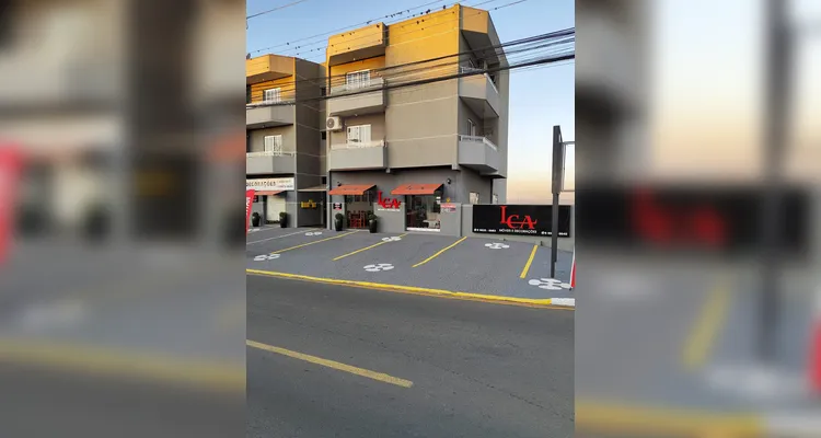 LCA Móveis e Estofados dispõe de colchões, mesas de jantar e estofados a pronta entrega