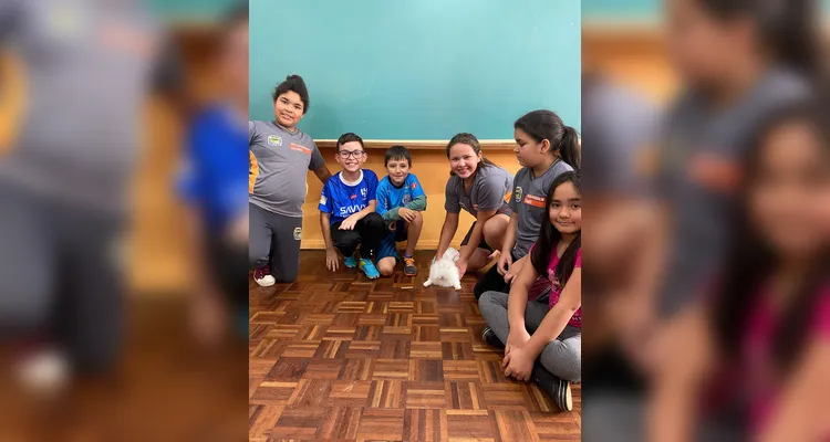 Confira os registros dos alunos com seus pets em sala e em casa.