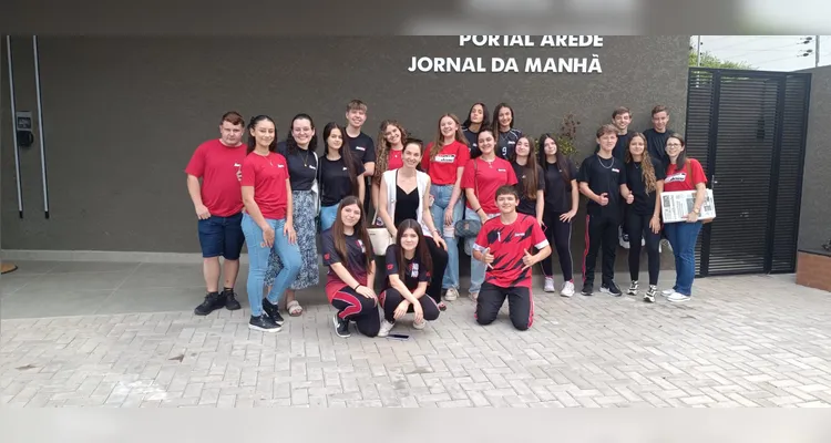 A visita incluiu um tour por estúdios e redação do maior portal de notícias do interior do Paraná, além de conversas com a equipe de jornalistas dos veículos.