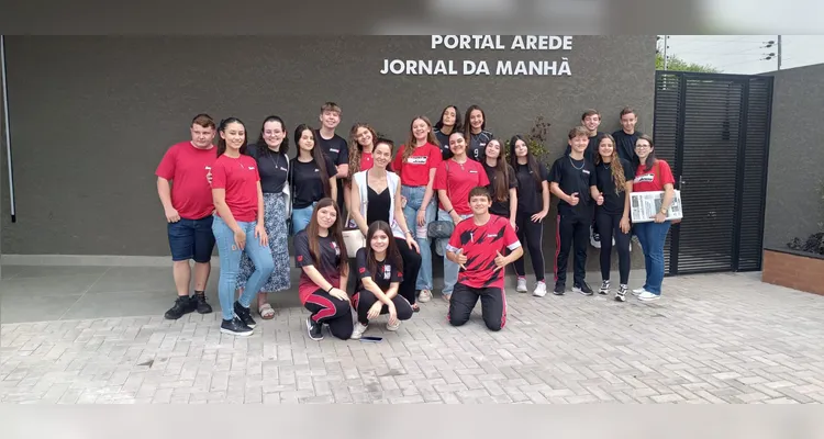 A visita incluiu um tour por estúdios e redação do maior portal de notícias do interior do Paraná, além de conversas com a equipe de jornalistas dos veículos.