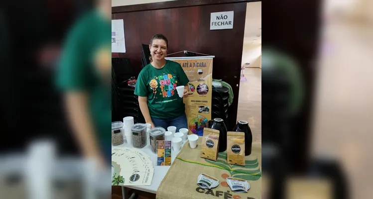 Ao final da proposta, a turma e os convidados saborearam uma mesa de guloseimas e café.