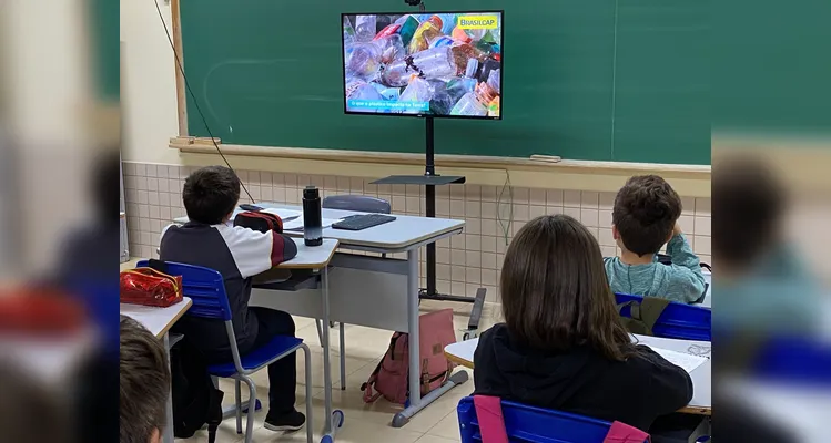 Confira os registros do trabalho ambiental em sala de aula.