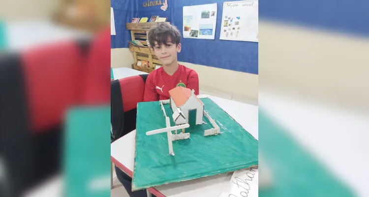 Parte das atividades da turma consistiu na montagem de maquetes que representavam patrimônios culturais da região.