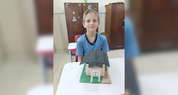 Parte das atividades da turma consistiu na montagem de maquetes que representavam patrimônios culturais da região.