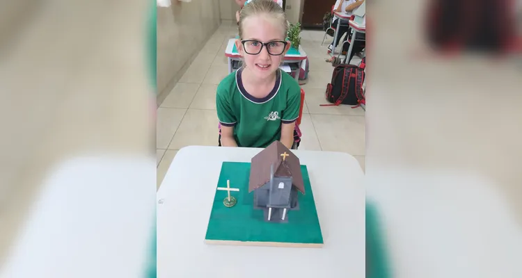 Parte das atividades da turma consistiu na montagem de maquetes que representavam patrimônios culturais da região.