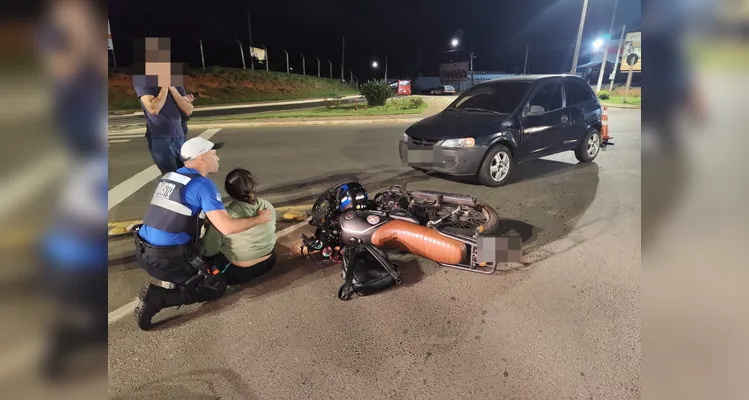 Carro e motocicleta colidem na rotatória do Santa Paula em PG