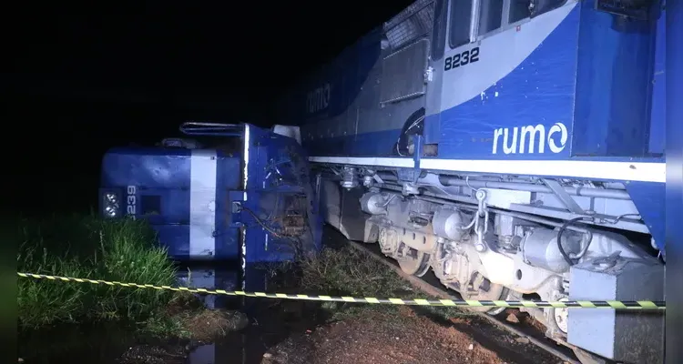 Circulação de trens é restabelecida após locomotiva tombar