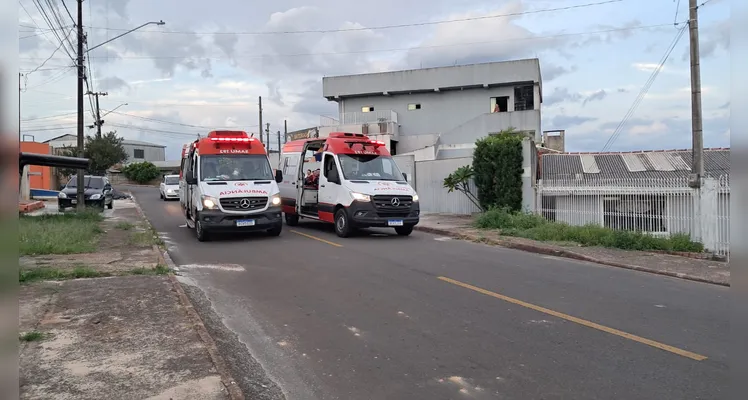 Briga de casal termina com homem esfaqueado, no Jardim Aroeiras, em Ponta Grossa, na tarde deste sábado (30) |