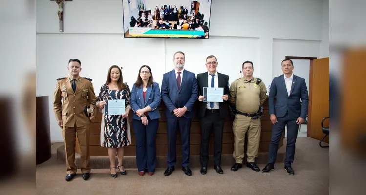 A entrega dos diplomas aconteceu na Câmara Municipal de Tibagi, às 13 horas.