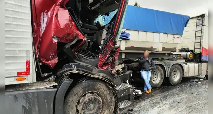 Engavetamento matou um motorista e deixou oito feridos; veja fotos