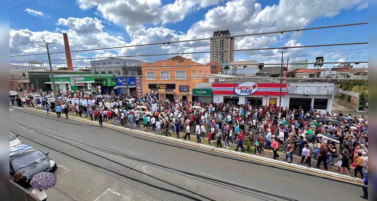 Aproximadamente 4,5 mil devotos acompanharam a celebração das 15 horas, deste dia 12 de outubro.