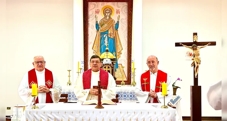 Padre Eliomar celebrou a missa de encerramento ao lado de padre Jaime Rossa e padre Edvino Sicuro