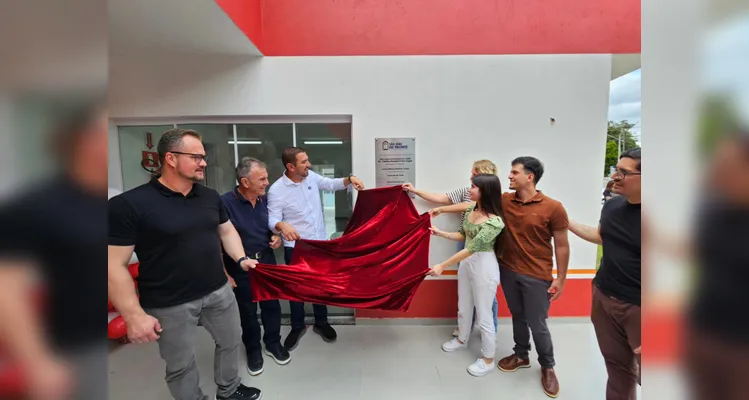 A cerimônia de inauguração contou com a presença de diversas autoridades, da família de Carlos Donald e também da equipe do SAMU.