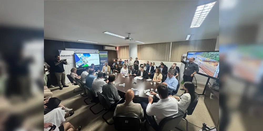 Reunião que debateu os rumos do Aeroporto Sant'Ana ocorreu nesta quinta-feira (6), em Curitiba