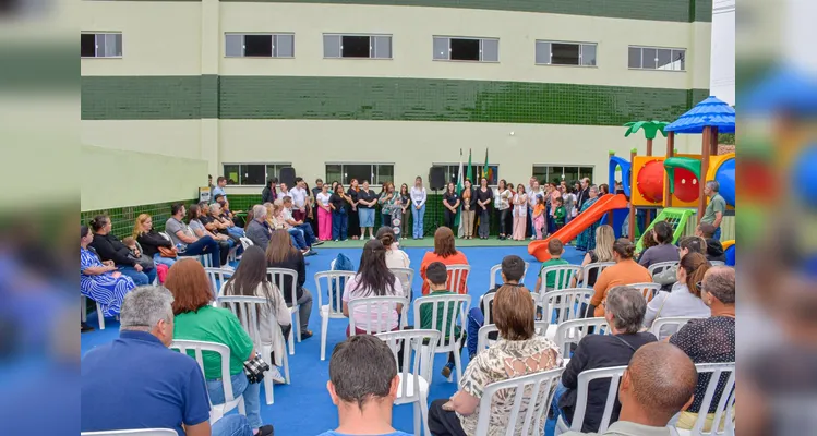 Crianças conheceram a escola e vibraram com o amplo e moderno espaço para estudos.