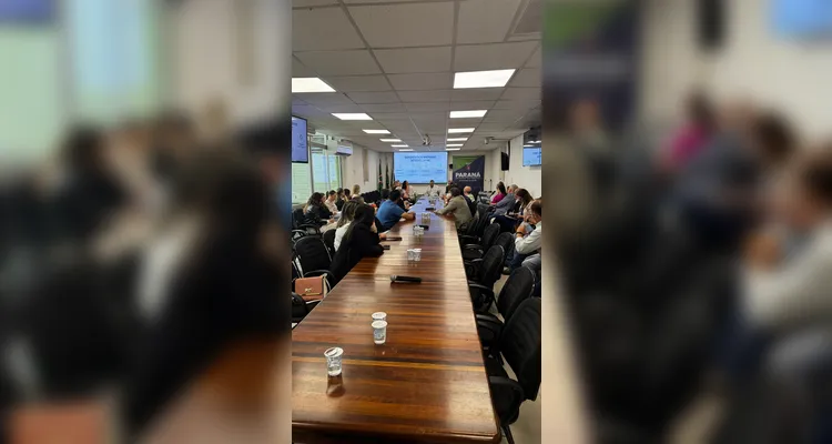 Reunião aconteceu na manhã desta terça-feira (14).