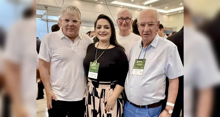 O prefeito de Palmeira, Altamir Sanson, esteve junto de Elisangela Pedroso e Reinaldo Cardoso.