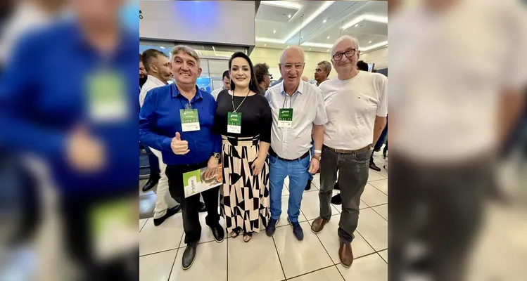 O prefeito de Ventania, Zelio Bittencourt, Elisangela Pedroso e Reinaldo Cardoso se encontraram no evento.