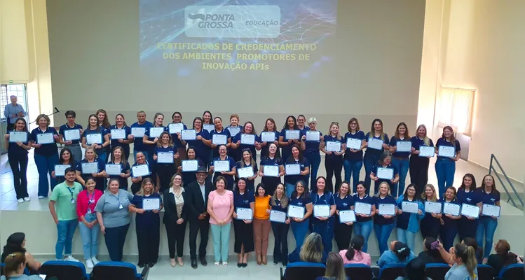 Professores concluem curso de robótica e podem atuar nos LACs