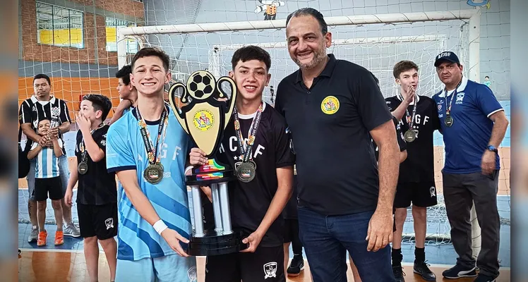 Atletas do sub-13 venceram Carambeí, por 6 a 1 e foram campeões.